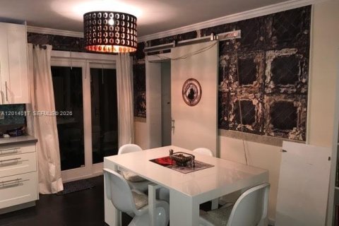 Commercial property in Miami, Florida 174.75 sq.m. № 2076045 - photo 10