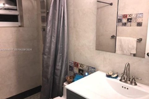 Commercial property in Miami, Florida 174.75 sq.m. № 2076045 - photo 24