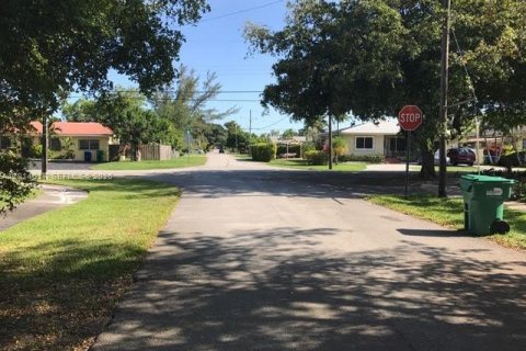 Commercial property in Miami, Florida 174.75 sq.m. № 2076045 - photo 5