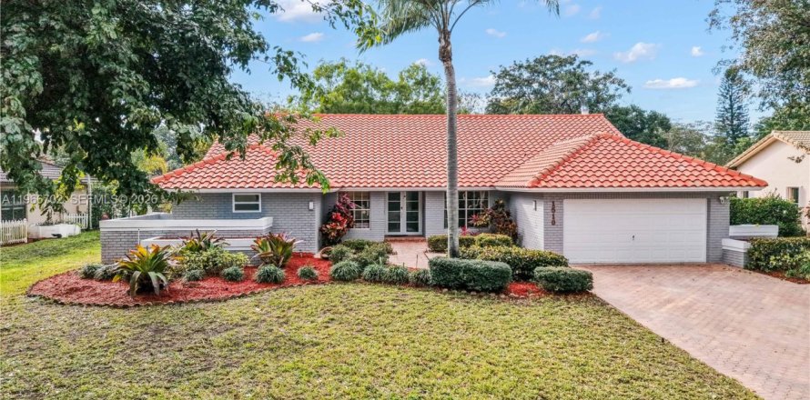 Дом в Корал-Спрингс, Флорида 4 спальни № 2028965