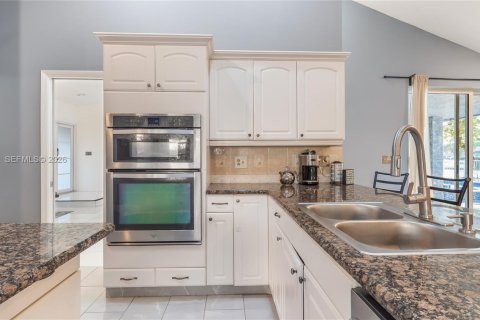 Купить виллу или дом в Корал-Спрингс, Флорида 4 спальни, № 2028965 - фото 30