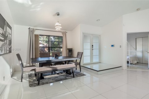 Купить виллу или дом в Корал-Спрингс, Флорида 4 спальни, № 2028965 - фото 9