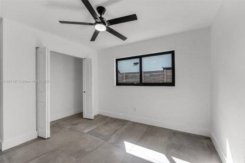 House in Miami, Florida 4 bedrooms, 210.52 sq.m. № 1948849 - photo 22