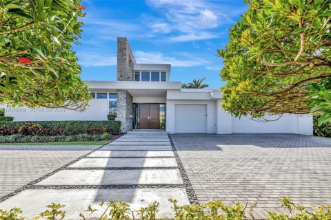 House in Hallandale Beach, Florida 5 bedrooms, 379.32 sq.m. № 2074961 - photo 4