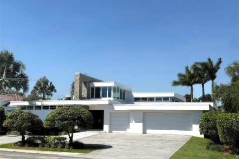House in Hallandale Beach, Florida 5 bedrooms, 379.32 sq.m. № 2074961 - photo 2