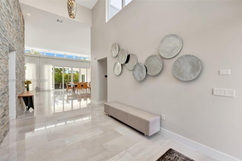 House in Hallandale Beach, Florida 5 bedrooms, 379.32 sq.m. № 2074961 - photo 6