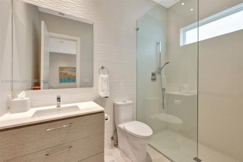 House in Hallandale Beach, Florida 5 bedrooms, 379.32 sq.m. № 2074961 - photo 29