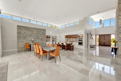 House in Hallandale Beach, Florida 5 bedrooms, 379.32 sq.m. № 2074961 - photo 9