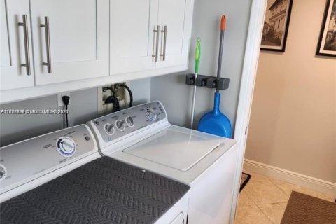 Condo in Pompano Beach, Florida, 3 bedrooms  № 1712229 - photo 10