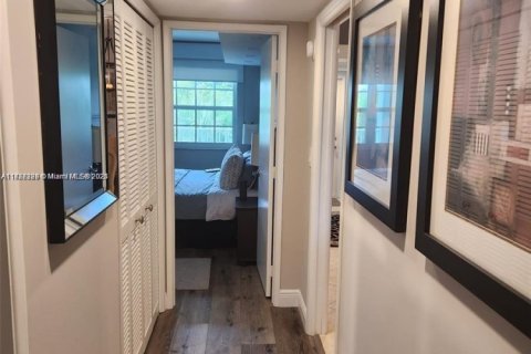 Condo in Pompano Beach, Florida, 3 bedrooms  № 1712229 - photo 11