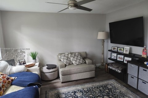 Condo in Pompano Beach, Florida, 3 bedrooms  № 1712229 - photo 8