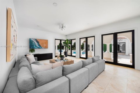 Villa ou maison à vendre à Miami, Floride: 6 chambres, 521.09 m2 № 1996502 - photo 7