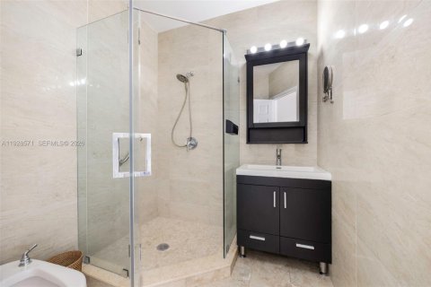 Villa ou maison à vendre à Miami, Floride: 6 chambres, 521.09 m2 № 1996502 - photo 25