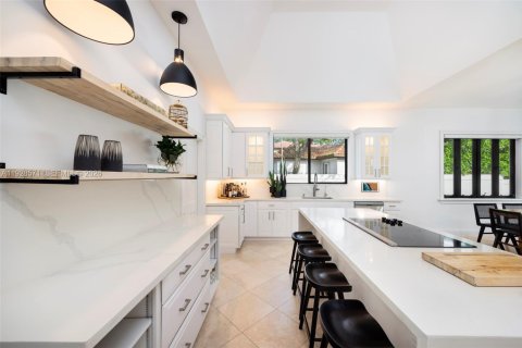 Villa ou maison à vendre à Miami, Floride: 6 chambres, 521.09 m2 № 1996502 - photo 12