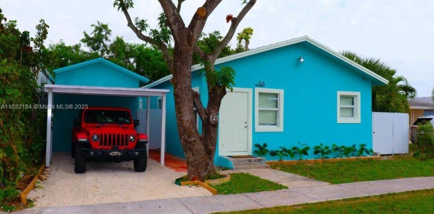 House in Dania Beach, Florida 3 bedrooms, 75.81 sq.m. № 1934403
