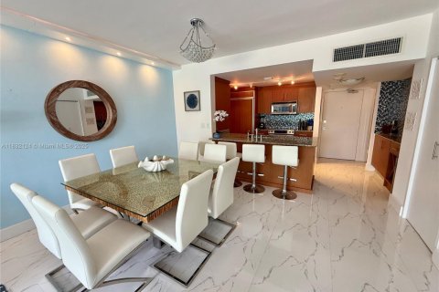 Condo in Bal Harbour, Florida, 1 bedroom  № 1851948 - photo 11