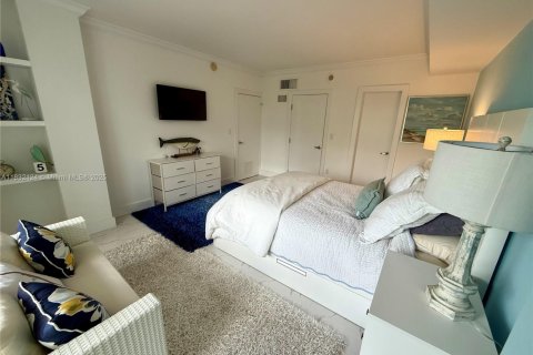Condo in Bal Harbour, Florida, 1 bedroom  № 1851948 - photo 23