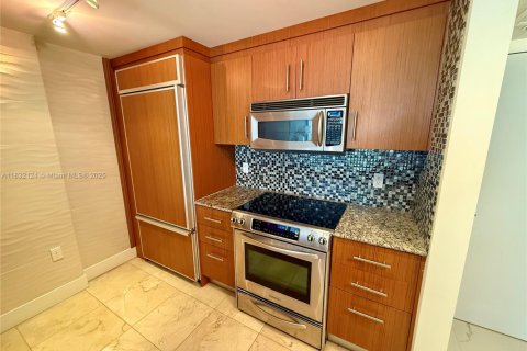 Condo in Bal Harbour, Florida, 1 bedroom  № 1851948 - photo 16