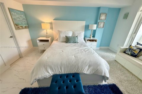 Condo in Bal Harbour, Florida, 1 bedroom  № 1851948 - photo 21