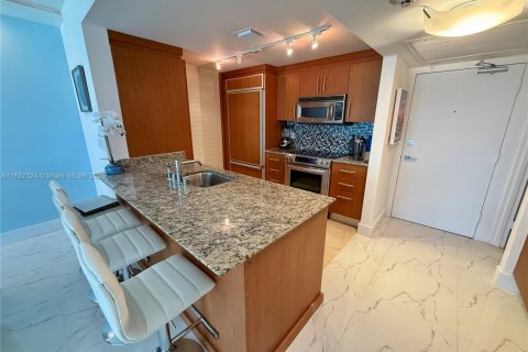 Condo in Bal Harbour, Florida, 1 bedroom  № 1851948 - photo 17