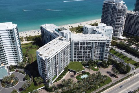 Condo in Bal Harbour, Florida, 1 bedroom  № 1851948 - photo 1