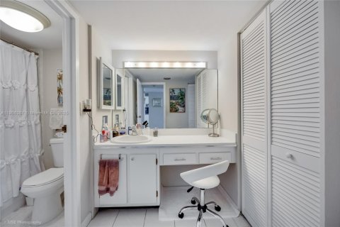 Condo in Sunny Isles Beach, Florida, 1 bedroom  № 1956930 - photo 10