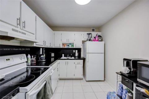 Condo in Sunny Isles Beach, Florida, 1 bedroom  № 1956930 - photo 6