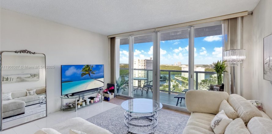Condo in Sunny Isles Beach, Florida, 1 bedroom  № 1956930