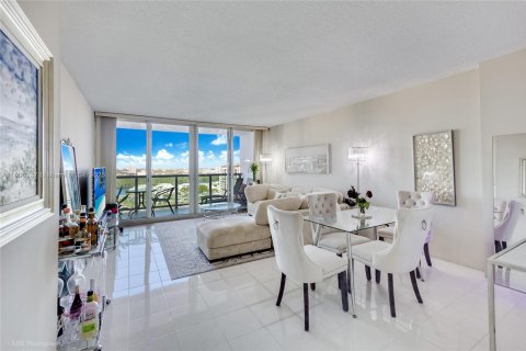 Condo in Sunny Isles Beach, Florida, 1 bedroom  № 1956930 - photo 4