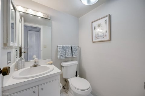 Condo in Sunny Isles Beach, Florida, 1 bedroom  № 1956930 - photo 12
