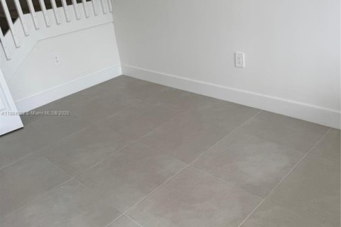 Townhouse in Homestead, Florida 3 bedrooms № 2016259 - photo 11