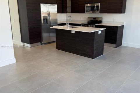 Townhouse in Homestead, Florida 3 bedrooms № 2016259 - photo 5