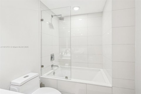 Copropriété à vendre à Miami, Floride: 1 chambre, 64.94 m2 № 2082395 - photo 21