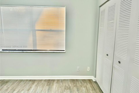 House in Pompano Beach, Florida 2 bedrooms, 90.86 sq.m. № 1997384 - photo 11