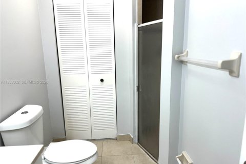 House in Pompano Beach, Florida 2 bedrooms, 90.86 sq.m. № 1997384 - photo 8