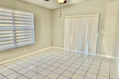 House in Pompano Beach, Florida 2 bedrooms, 90.86 sq.m. № 1997384 - photo 13