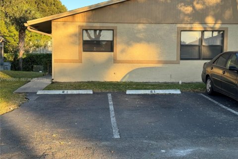 House in Pompano Beach, Florida 2 bedrooms, 90.86 sq.m. № 1997384 - photo 14