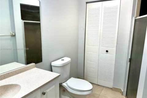 House in Pompano Beach, Florida 2 bedrooms, 90.86 sq.m. № 1997384 - photo 7