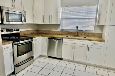 House in Pompano Beach, Florida 2 bedrooms, 90.86 sq.m. № 1997384