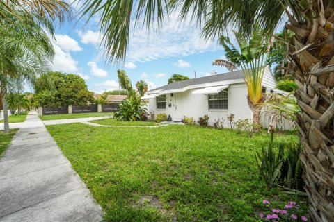 Casa en venta en West Palm Beach, Florida, 3 dormitorios, 101.26 m2 № 2078597 - foto 15