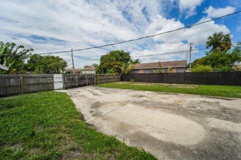 Casa en venta en West Palm Beach, Florida, 3 dormitorios, 101.26 m2 № 2078597 - foto 12