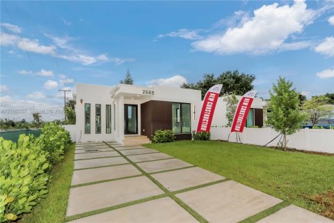 Villa ou maison à vendre à Hollywood, Floride: 4 chambres, 188.59 m2 № 2399897 - photo 29