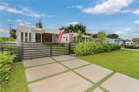 Villa ou maison à Hollywood, Floride 4 chambres, 188.59 m2 № 2399897