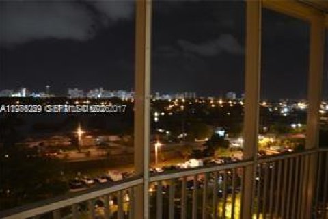 Condo in Miami, Florida, 1 bedroom  № 2042832