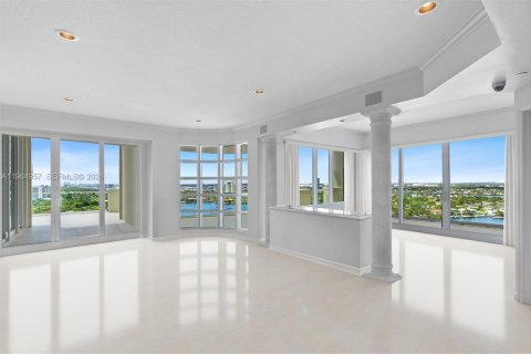 Condo in Fort Lauderdale, Florida, 3 bedrooms  № 2081163 - photo 9