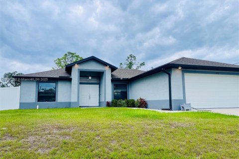House in Lehigh Acres, Florida 3 bedrooms, 133.5 sq.m. № 1943788 - photo 11