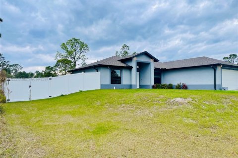 House in Lehigh Acres, Florida 3 bedrooms, 133.5 sq.m. № 1943788 - photo 5