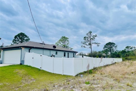 House in Lehigh Acres, Florida 3 bedrooms, 133.5 sq.m. № 1943788 - photo 8