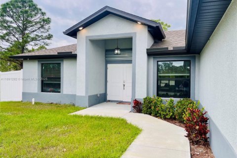 House in Lehigh Acres, Florida 3 bedrooms, 133.5 sq.m. № 1943788 - photo 4