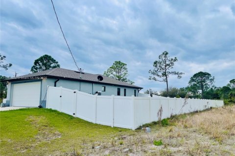 House in Lehigh Acres, Florida 3 bedrooms, 133.5 sq.m. № 1943788 - photo 9